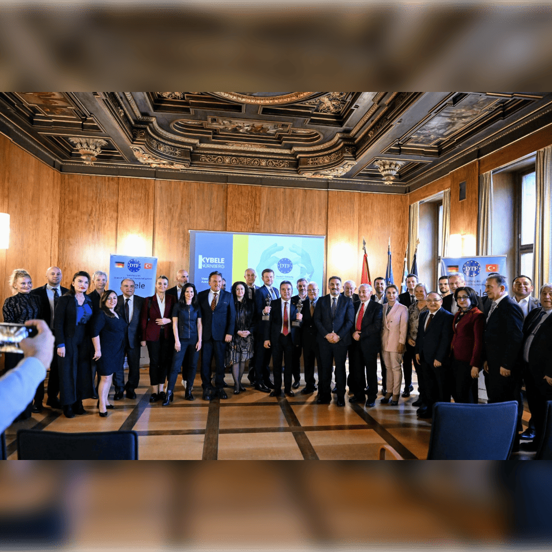 Türk Alman Dostluk Federasyonu DTF - Muhittin Böcek - Antalya Büyükşehir Belediye Başkanı - Kybele Ödülü - Picture 4-min