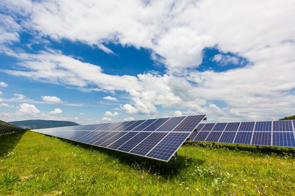 10 kW on-grid hibrit ve off-grid güneş enerjisi sistemlerinin enerji akışları