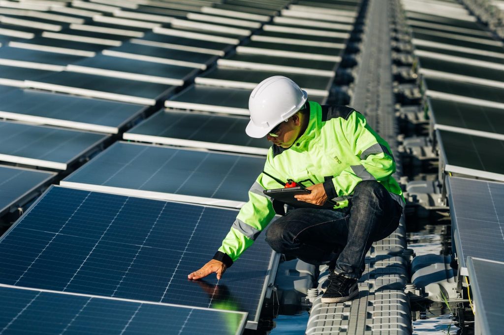 10 kWp güneş sistemi üretimi ile konut ve işletme elektrik tüketiminin saatlik eşleşmesi