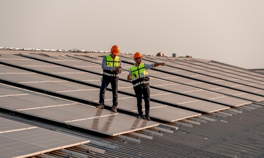 10 kWp güneş sistemi için farklı panel güçlerine göre panel sayısı ve çatı yerleşimi